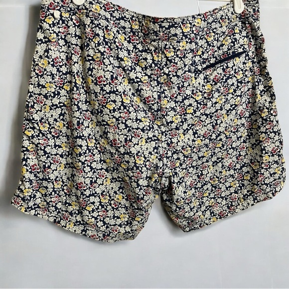 J. Crew Floral Shorter Inseam Lined Swim Trunk Shorts Size 34 - Picture 2 of 3